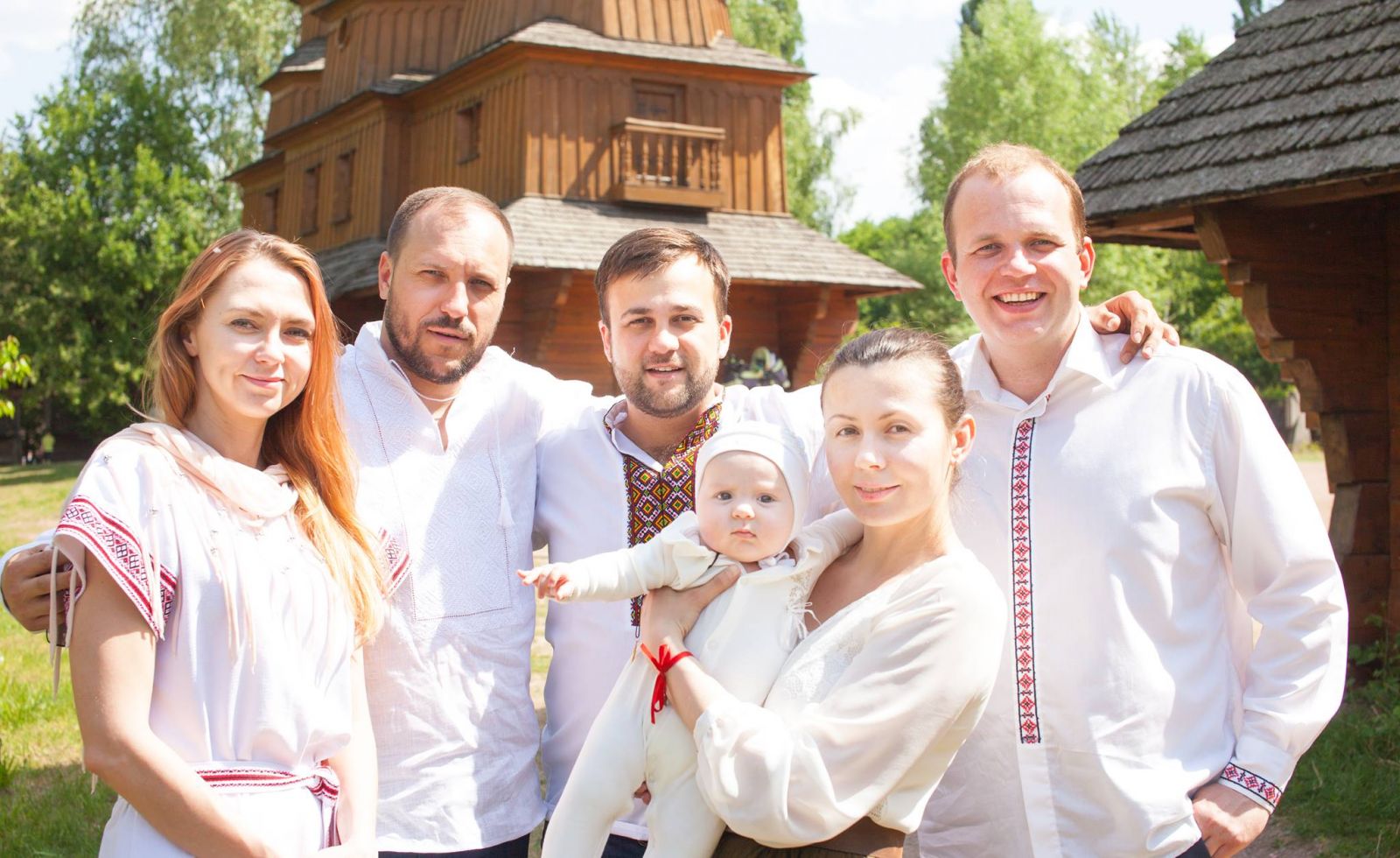 Ведущий 1+1 Алексей Душка крестил дочь: эксклюзивные фото на Viva.ua